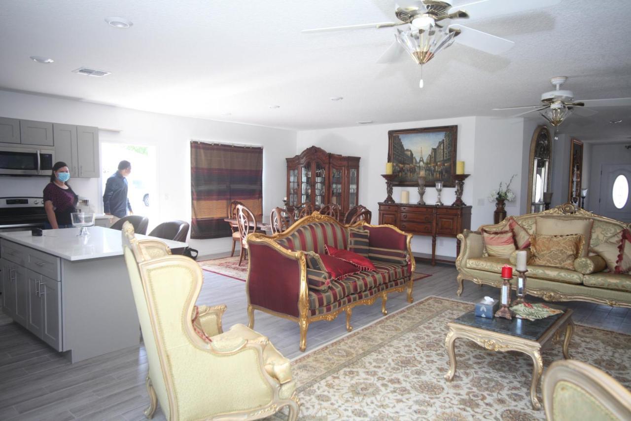A beautiful queen bedroom Orlando Buitenkant foto