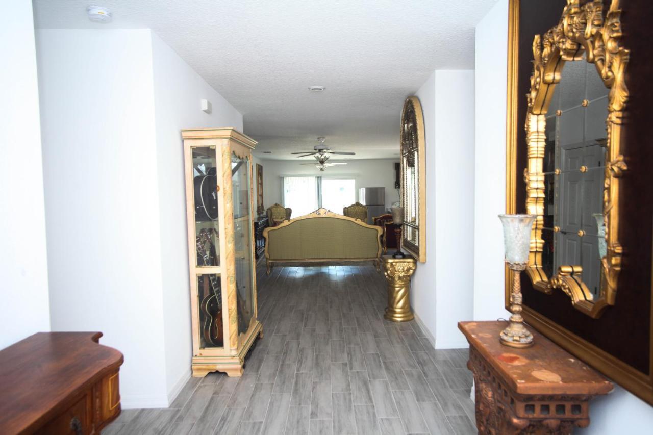 A beautiful queen bedroom Orlando Buitenkant foto