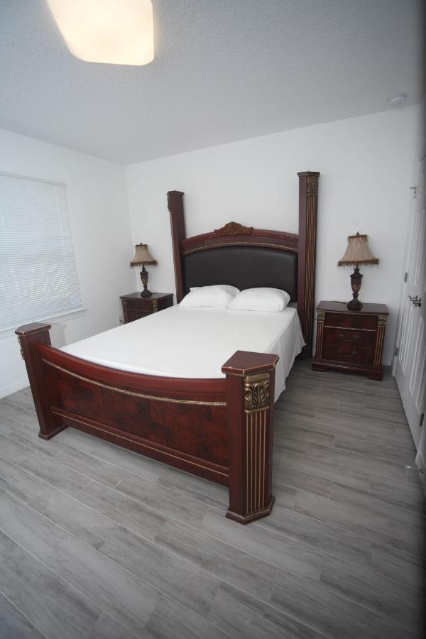 A beautiful queen bedroom Orlando Buitenkant foto