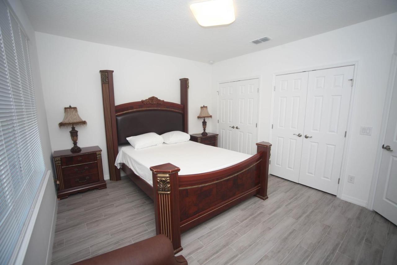 A beautiful queen bedroom Orlando Buitenkant foto